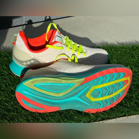 Saucony Endorphin Shift Men’s Athletic Running Shoes - Picture 10 of 10